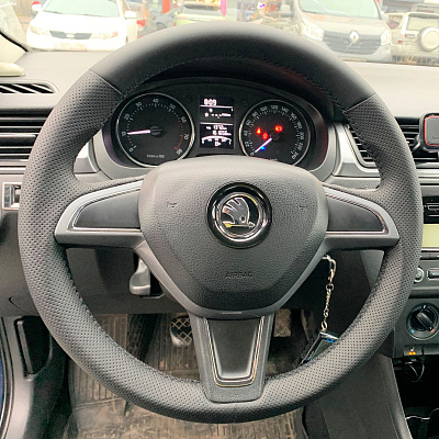 Кожаная Оплетка на руль TITANIUM  со шнуровкой для Skoda Octavia, Skoda Fabia, Skoda Rapid, Skoda Roomster, Skoda Yeti, Skoda Kodiaq, Skoda Karoq
