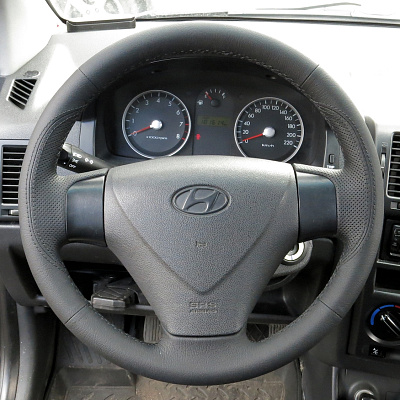 Кожаная Оплетка на руль TITANIUM  со шнуровкой для Kia Rio (2005-2009), Kia Pride (2005-2011), Hyundai Getz (2005-2011), Hyundai Verna (2005-2015), Hyundai Click (2005-2011)