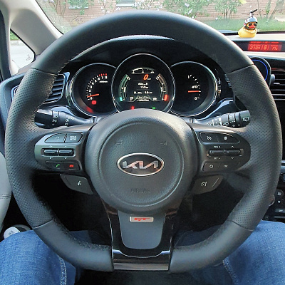 Кожаная Оплетка на руль TITANIUM  со шнуровкой для Kia Ceed GT (2015-2018)