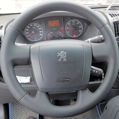 Кожаная Оплетка на руль TITANIUM  со шнуровкой для Citroen Jumper (2006-2025), Peugeot Boxer (2006-2025), Fiat Ducato (2006-2025)