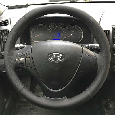 Кожаная Оплетка на руль TITANIUM  со шнуровкой для Hyundai i30 (2007-2012)