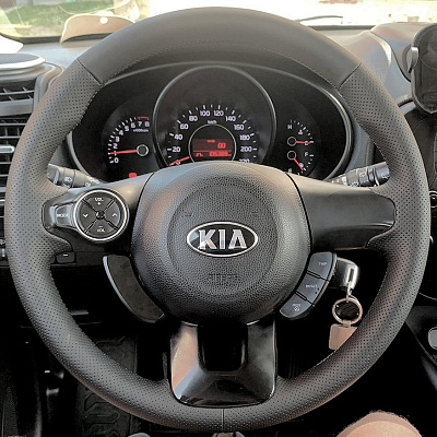 Кожаная Оплетка на руль TITANIUM  со шнуровкой для Kia Soul (2013-2019)