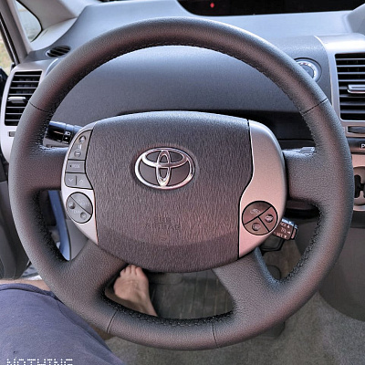 Кожаная Оплетка на руль TITANIUM  со шнуровкой для Toyota Prius (2005-2011), Toyota Raum (2003-2011)