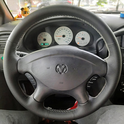 Кожаная Оплетка на руль TITANIUM  со шнуровкой для Dodge Caravan (2001-2007), Chrysler Voyager (2001-2007), Chrysler Town & Country (2000-2007)