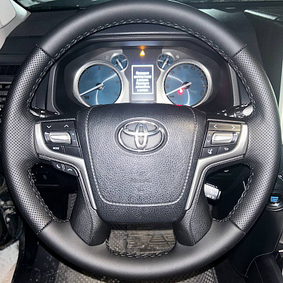 Кожаная Оплетка на руль TITANIUM  со шнуровкой для Toyota Land Cruiser (2015-2026), Toyota Land Cruiser Prado (2017-2020), Toyota Vellfire (2015-2026), Toyota Crown (2012-2018), Toyota Alphard (2015-2026)