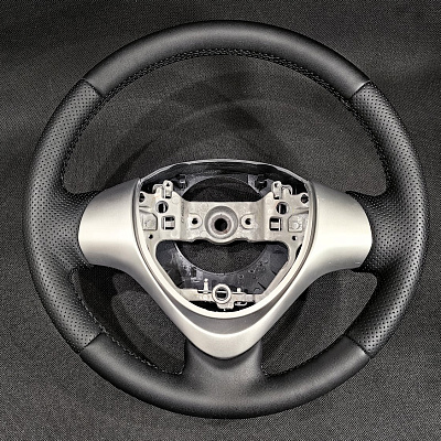 Кожаный руль от TITANIUM для Suzuki Jimny (2012-2019), Suzuki Alto (2014-2025), Suzuki Hustler (2014-2019), Suzuki Spacia (2013-2017), Suzuki Wagon R (2012-2017)