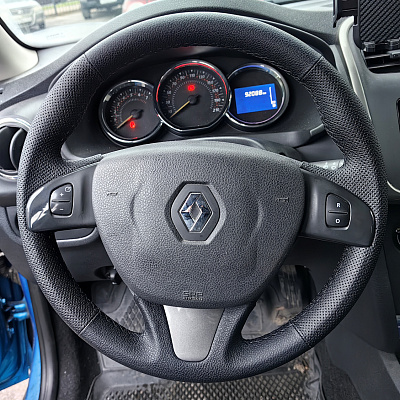Кожаная Оплетка на руль TITANIUM  со шнуровкой для Renault Duster (2015-2021), Renault Logan (2012-2018), Renault Sandero (2014-2018), Nissan Terrano (2017-2022)