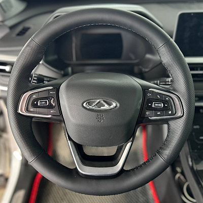 Кожаная Оплетка на руль TITANIUM  со шнуровкой для Chery Tiggo 4 (2018-2023), Chery Tiggo 4 Pro (2020-2024), Chery Tiggo 7 (2016-2020), Chery Tiggo 7 Pro (2020-2024), Chery Tiggo 8 (2018-2022), Chery Tiggo 8 Pro (2021-2024), Chery Tiggo E (2019-2020)
