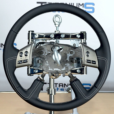 Кожаная Оплетка на руль TITANIUM  со шнуровкой для Jaguar X-Type (2001-2010)