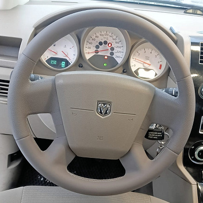 Кожаная Оплетка на руль TITANIUM  со шнуровкой для Jeep Compass (2006-2010), Jeep Liberty (Patriot) (2006-2016), Jeep Liberty (North America) (2007-2012), Dodge Caliber (2006-2012), Dodge Avenger (2007-2014), Dodge Journey (2008-2011)