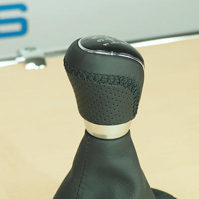 Чехол на ручку МКПП TITANIUM со шнуровкой для Ford Focus, Ford Kuga, Ford Mondeo, Ford Tourneo Custom, Ford C-MAX, Ford Fiesta, Ford EcoSport, Ford S-MAX, Ford Galaxy, Ford Transit, Ford Transit Connect, Ford Transit Custom