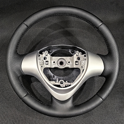 Кожаная Оплетка на руль TITANIUM  со шнуровкой для Suzuki Jimny (2012-2019), Suzuki Alto (2014-2025), Suzuki Hustler (2014-2019), Suzuki Spacia (2013-2017), Suzuki Wagon R (2012-2017)