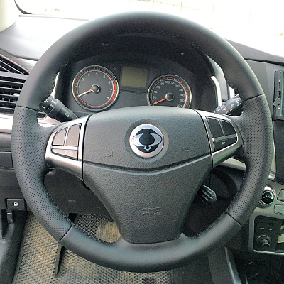 Кожаная Оплетка на руль TITANIUM  со шнуровкой для Ssang Yong Korando (2010-2013), Ssang Yong Actyon (2010-2019)