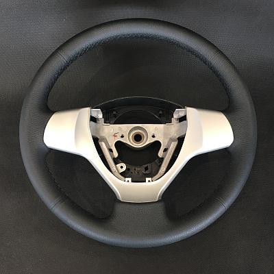 Кожаный руль от TITANIUM для Suzuki Swift (2010-2017)