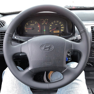 Кожаная Оплетка на руль TITANIUM  со шнуровкой для Hyundai Terracan (2001-2007), Hyundai Trajet (2000-2009), Hyundai XG (2003-2005)