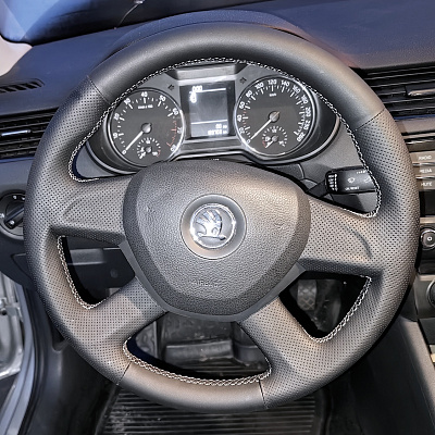 Кожаная Оплетка на руль TITANIUM  со шнуровкой для Skoda Octavia, Skoda Fabia, Skoda Rapid, Skoda Superb