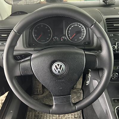 Кожаная Оплетка на руль TITANIUM  со шнуровкой для Volkswagen Golf, Volkswagen Passat, Volkswagen Jetta, Volkswagen Tiguan, Volkswagen Golf Plus, Volkswagen Polo, Volkswagen Eos, Volkswagen Caddy