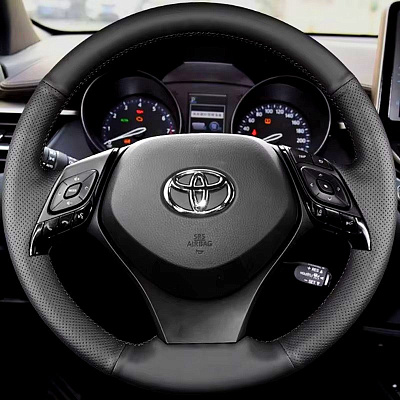 Кожаная Оплетка на руль TITANIUM  со шнуровкой для Toyota Izoa (2018-2025), Toyota C-HR (2016-2023)