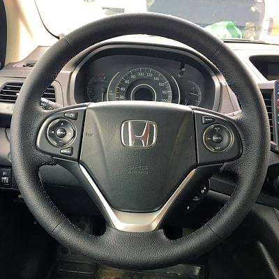 Кожаная Оплетка на руль TITANIUM  со шнуровкой для Honda CR-V (2012-2018)